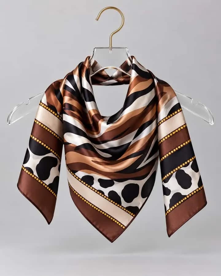 Pañuelo Animal Print Chocolate 70x70