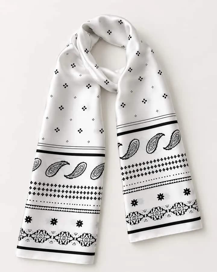 Pañuelo Paisley Blanco y Negro 70x70